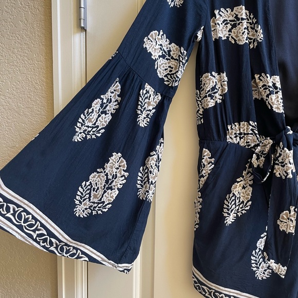 Love Riche navy blue printed bell sleeve romper - Picture 7 of 10
